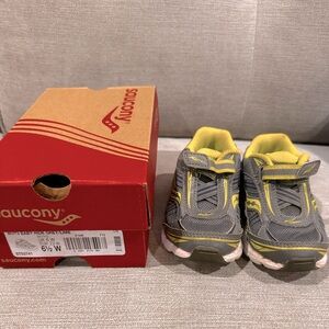 Saucony toddler boy sneakers, gently used, very good condition.